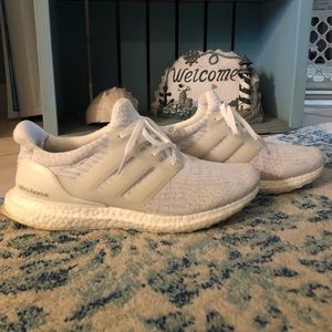 MENS solid white ultra boost ✨